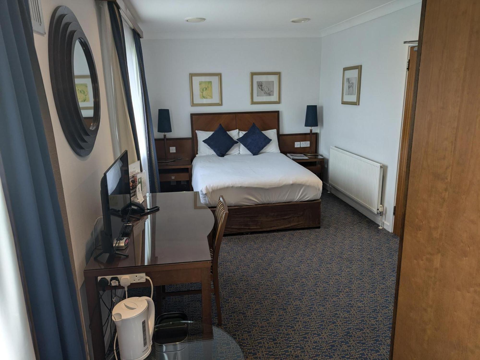Western Homestead Court Hotel 3*